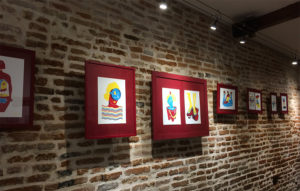 Photo du blog, exposition Trempette de Sable au restaurant la Part du Hasard à Toulouse. Exposition de sérigraphies par Superfruit.